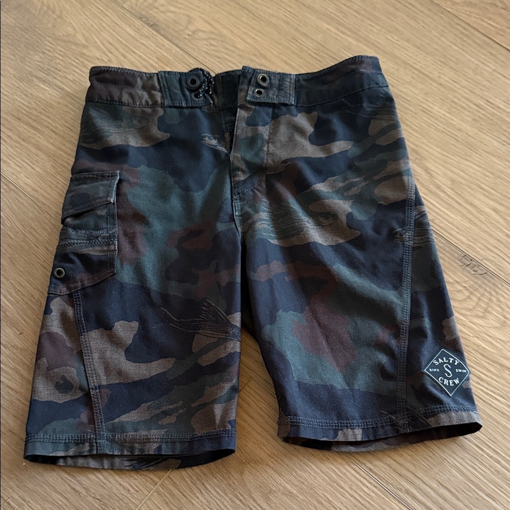 Salty Crew Camouflage Cargo Board Shorts. Size 23.